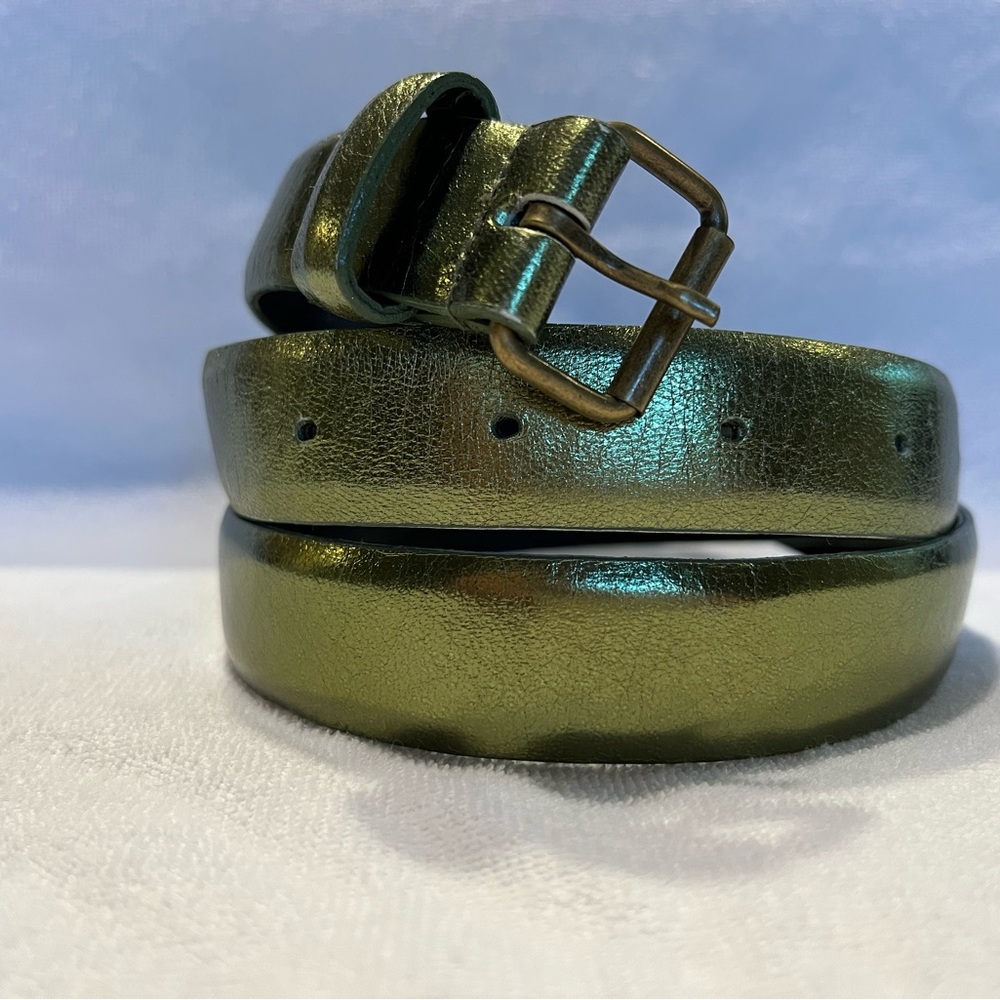 PRICED TO SELL- Cynthia Rowley woman’s medium 34” metallic green leather belt